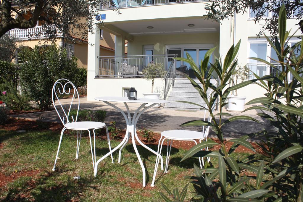 Apartments Villa Lili Umag Exteriör bild